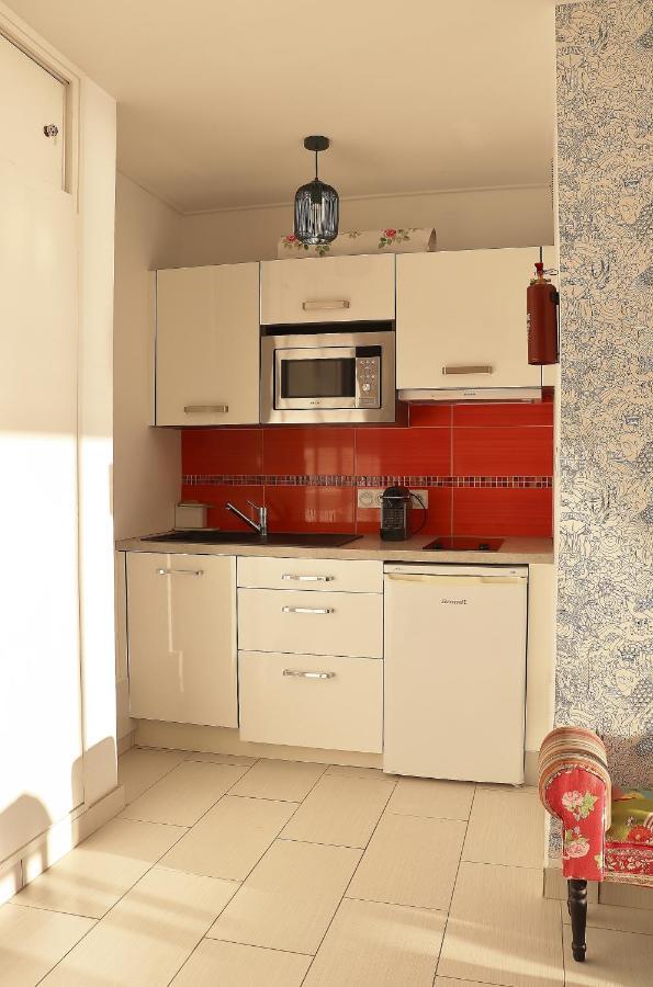 Front De Apartment *
