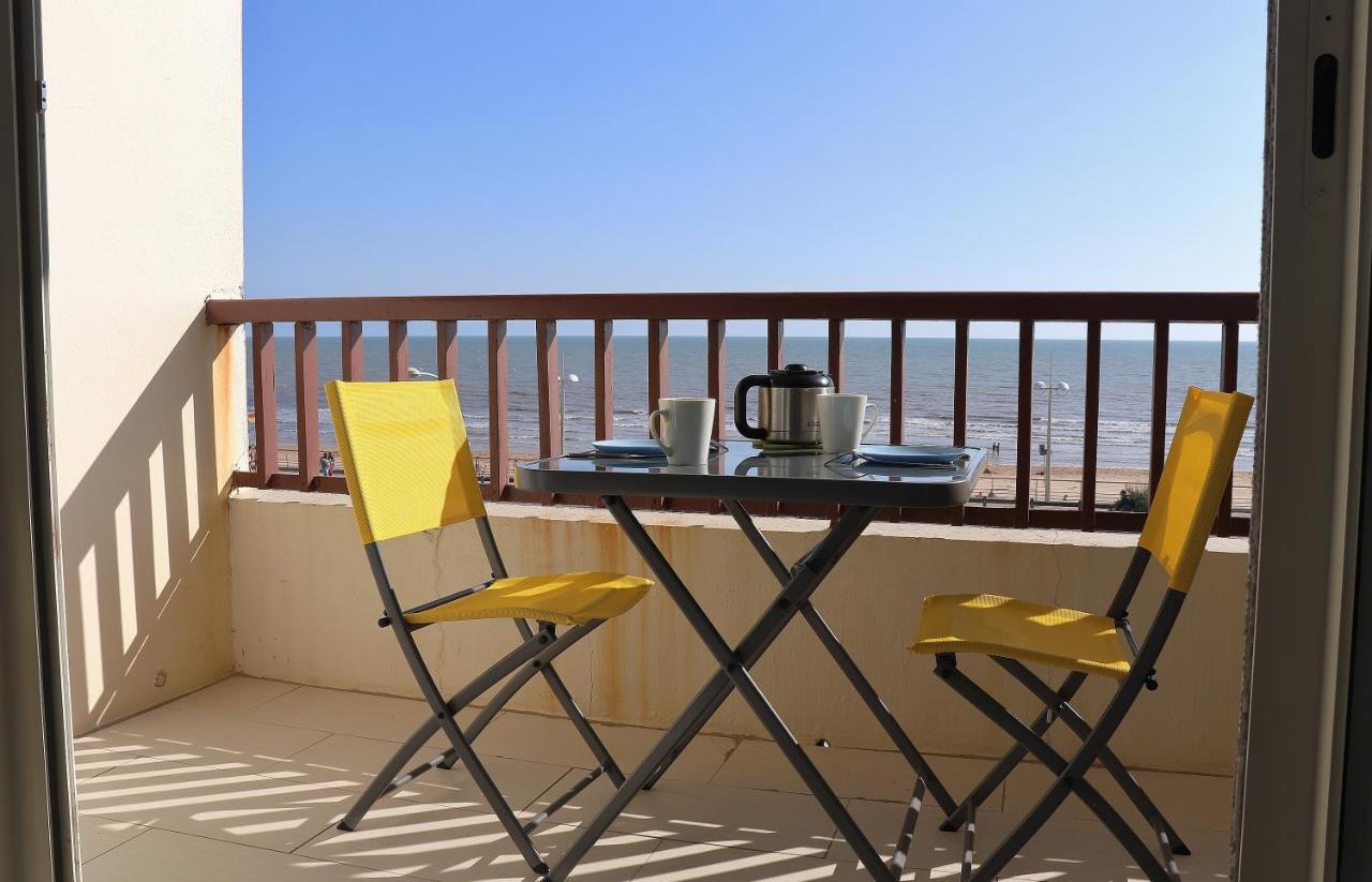 Front De Apartment *